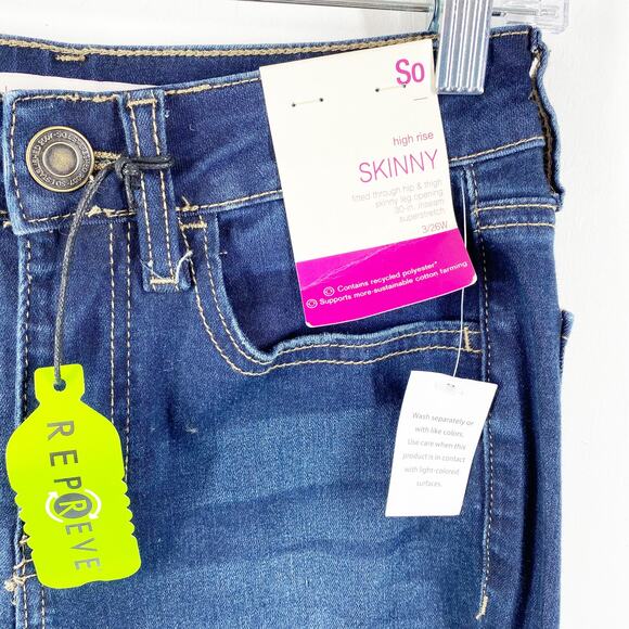 So Skinny Distressed Jeans Medium Dark Wash Blue Jeans Size 3 NWT - Picture 5 of 10